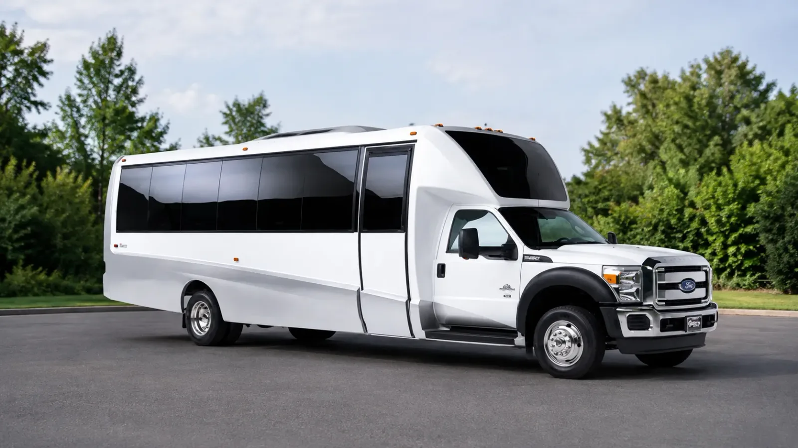 Small Coach Bus — photo 1